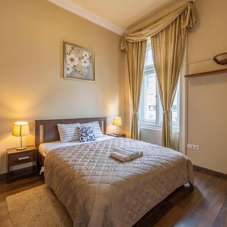 Warm & Cozy Central Home By Anna Budapest Luaran gambar