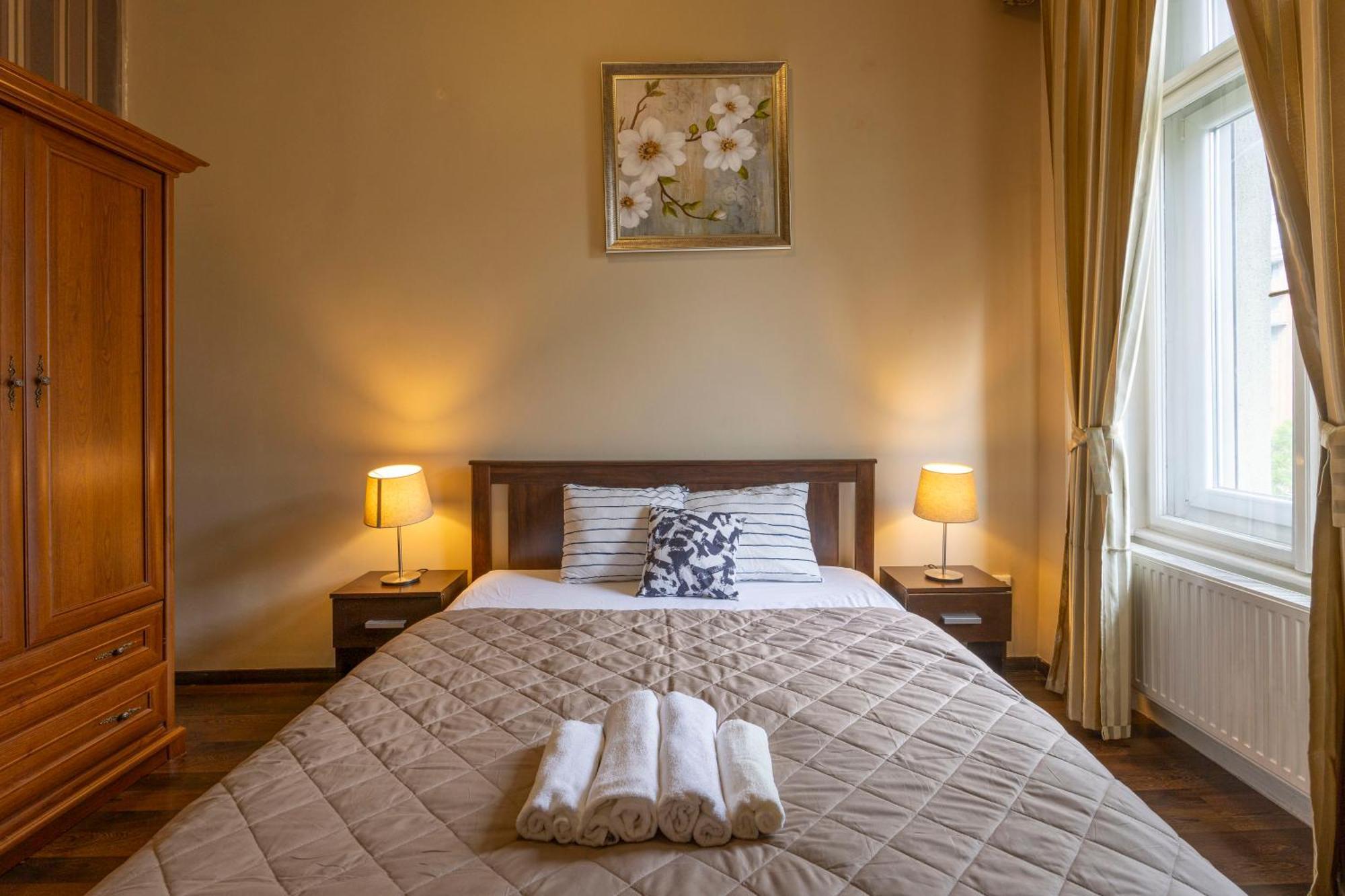 Warm & Cozy Central Home By Anna Budapest Luaran gambar