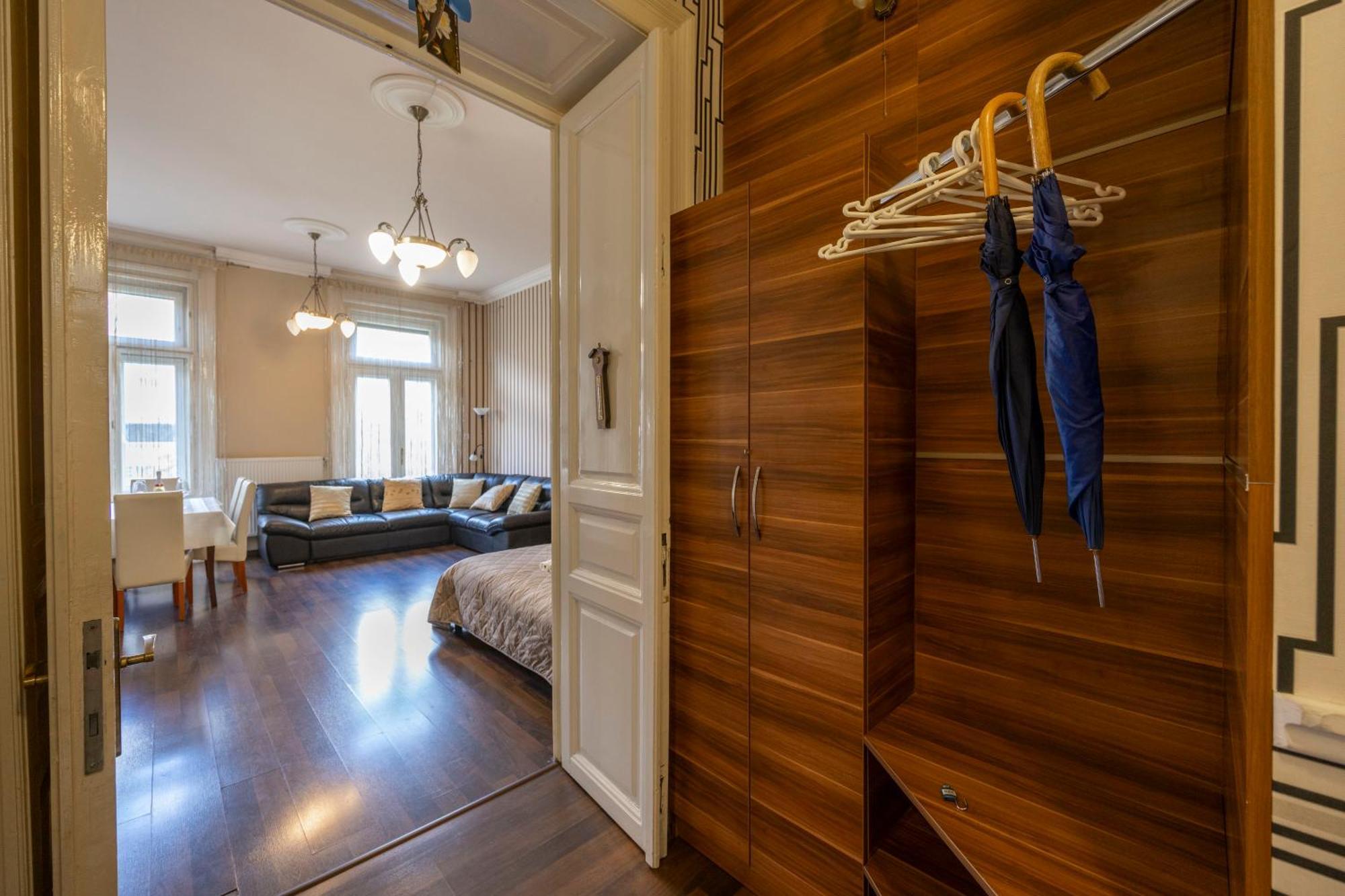 Warm & Cozy Central Home By Anna Budapest Luaran gambar