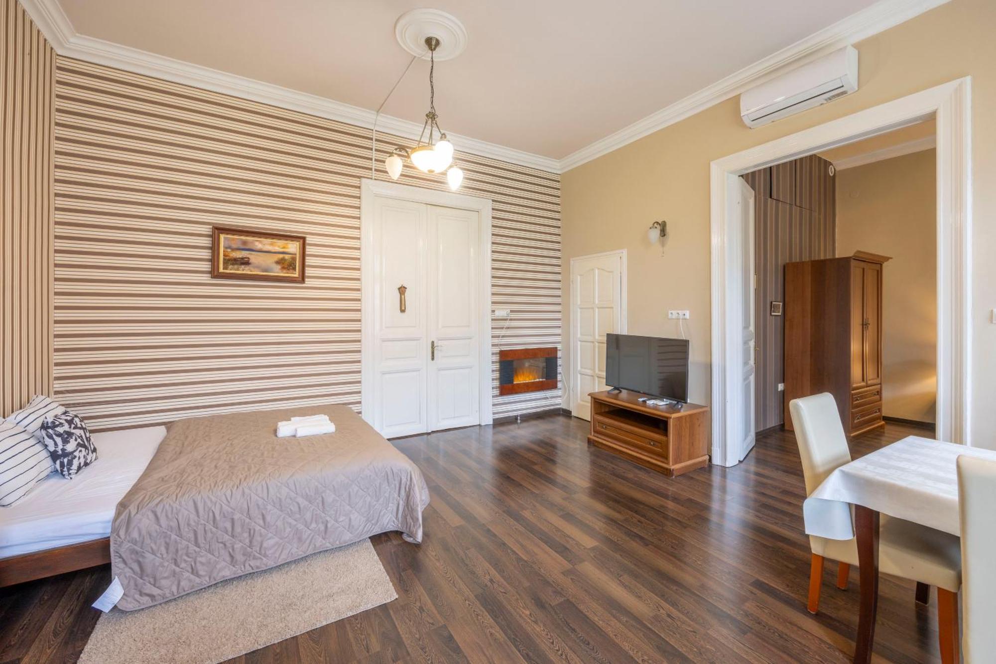 Warm & Cozy Central Home By Anna Budapest Luaran gambar