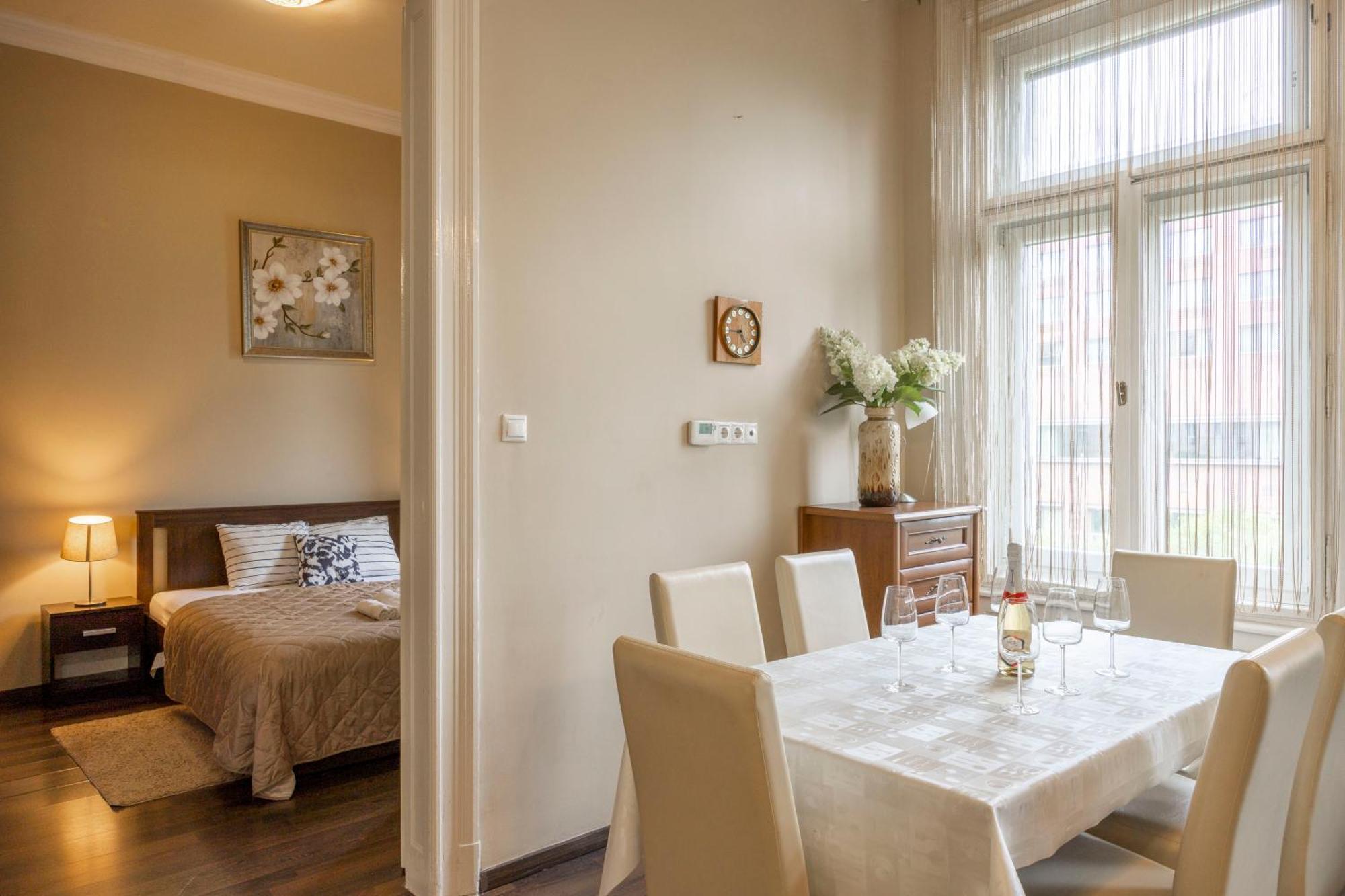 Warm & Cozy Central Home By Anna Budapest Luaran gambar